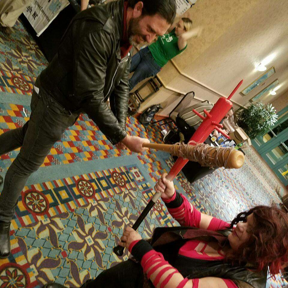 gatita72's tweet photo. @znation one more pic of Addy Vs Negan bat to bat. Zwacker wins over Lucille anyway #znation #AddisonCarver #zwackervsLucille #negan https://t.co/YiUQhURoEu