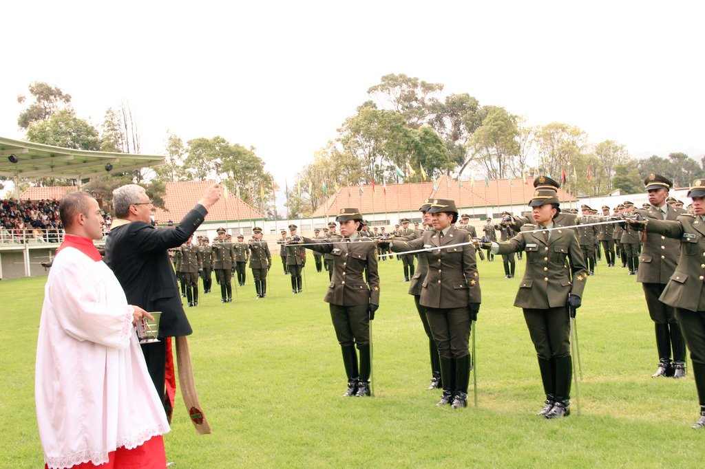 EscuelaDCadetes's tweet image. 270 Cadetes recibieron la distinción como alféreces @PoliciaColombia un logro más en su carrera como futuros Oficiales.