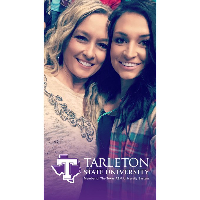 Like Mother, like daughter 💜 https://t.co/UMrbsCjNGx