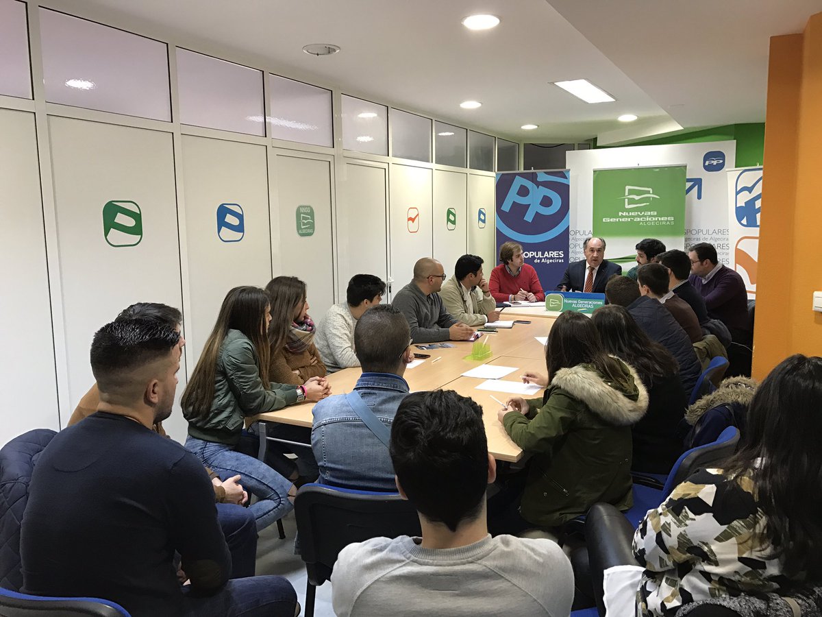 Esta tarde hemos acogido la celebración del Comité de Dirección de <a href="/nnggcadiz/">NNGG Cádiz Provincia</a> con la presencia de <a href="/jilandaluce/">Landaluce</a> #SomosNNGG