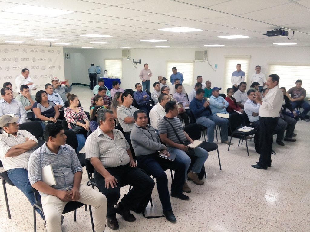 MVZCarlosHReyez's tweet photo. (2) En #SAGARPA #Tabasco casa de los Prods. Están reunidos líderes de organizaciones #REDOSC #UNIMOSS #UGOCP #NICH-IXIM p/difusión R.O. 2017 https://t.co/Xy6HHmCZYb