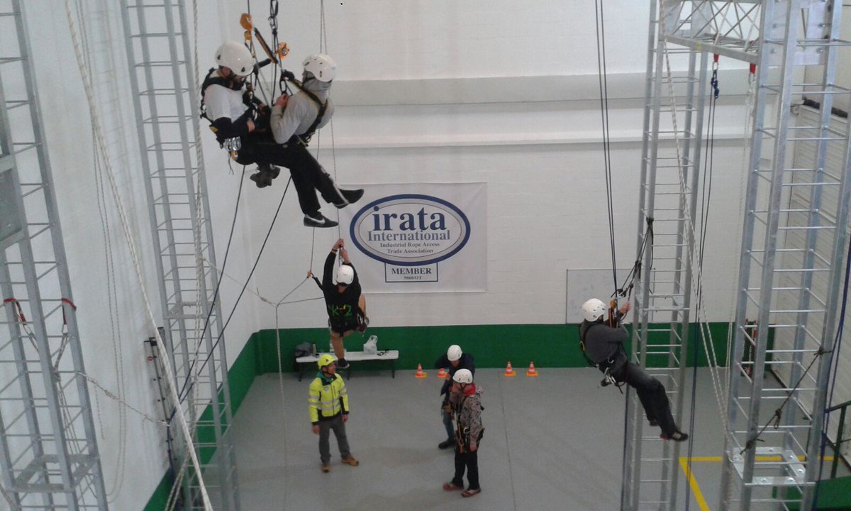 citvertical1's tweet photo. Curso de formación IRATA International #IRATAInternational #ropeaccess #IRATAtraining #citvertical #formacionIRATA https://t.co/My3g6YLbpm