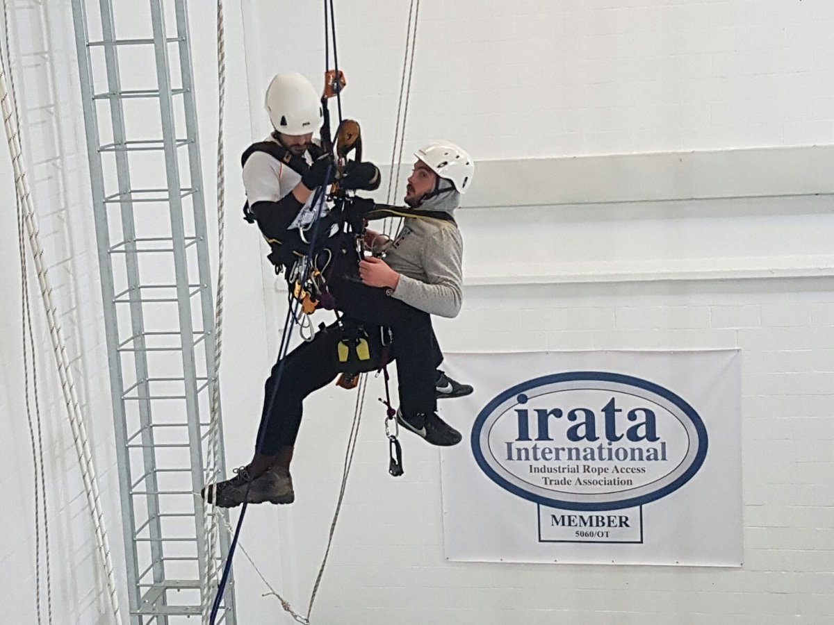 citvertical1's tweet photo. Curso de formación IRATA International #IRATAInternational #ropeaccess #IRATAtraining #citvertical #formacionIRATA https://t.co/My3g6YLbpm