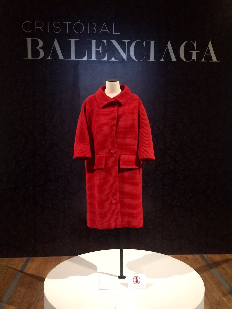 cluna6's tweet photo. Una vez mas visitando la exposición de @BALENCIAGA https://t.co/DOTwoOuE6R