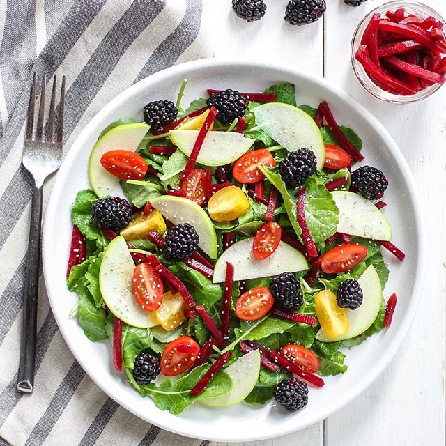 HilarysEatWell's tweet photo. What you see- is a colorful salad. What you don't see- is the incredible flavor of our Balsamic Thyme dressing! #healthy #organic #yum https://t.co/sbfvsd7JSi