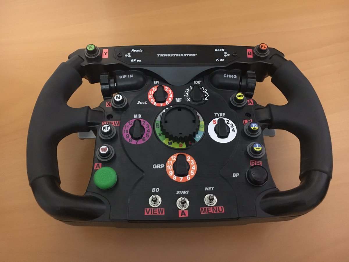 douffystyle's tweet image. #Setup2017 
2 nouveaux écrans #Samsung #Asus , un nouveau siège #AKRacing une nouvelle roue f1 #Thrustmaster et un nouveau levier #Sparco