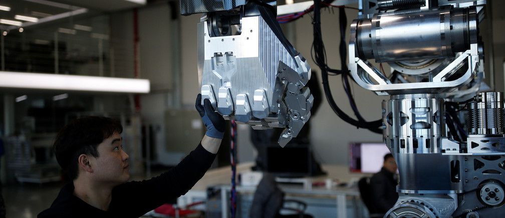byCyril's tweet photo. 3 ways business leaders can use #AI ethically

https://t.co/gjd6qlT38b via @wef 

#wef17 #davos2017 #robots https://t.co/xbk3Fr1Jl8
