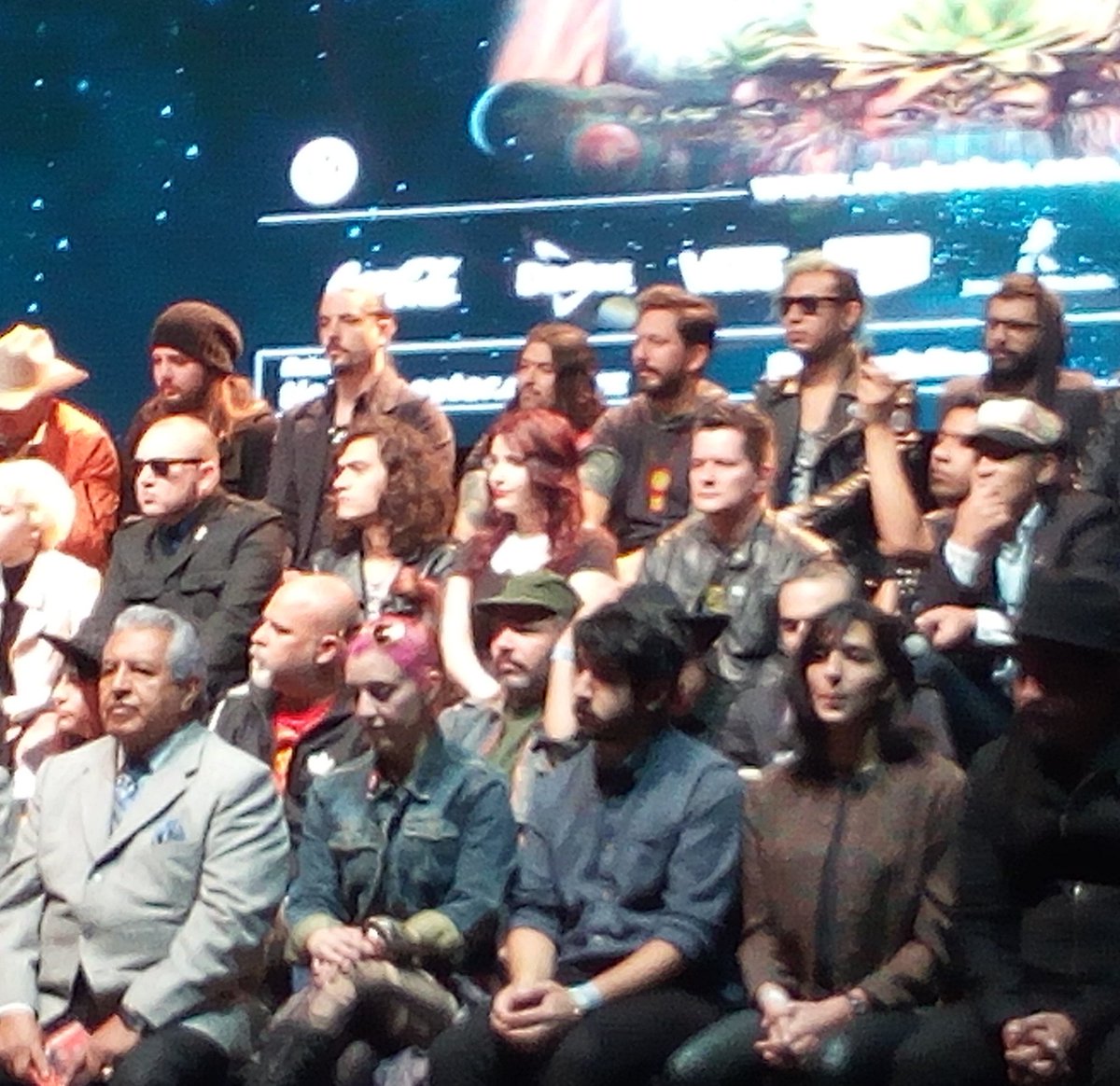 Sal y Gerry representando la #carpaintolerante en la conferencia del festival <a href="/vivelatino/">Vive Latino</a> 2017