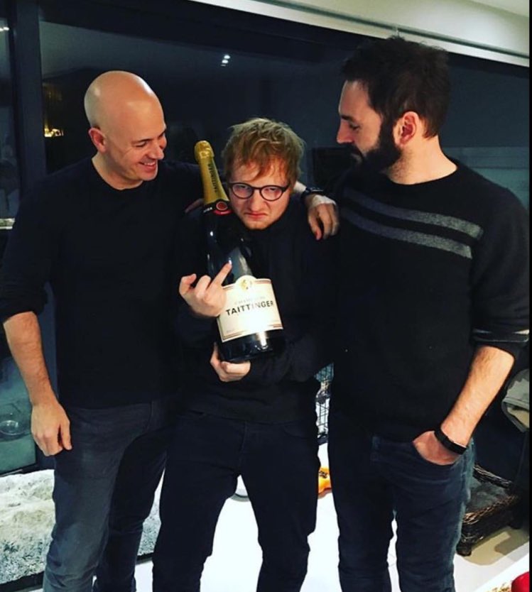 EdsSheeriosITA's tweet photo. "Billboard #1" 🍾
#CongratsEd
(📷 teddysphotos) https://t.co/nEeuyOYtwd