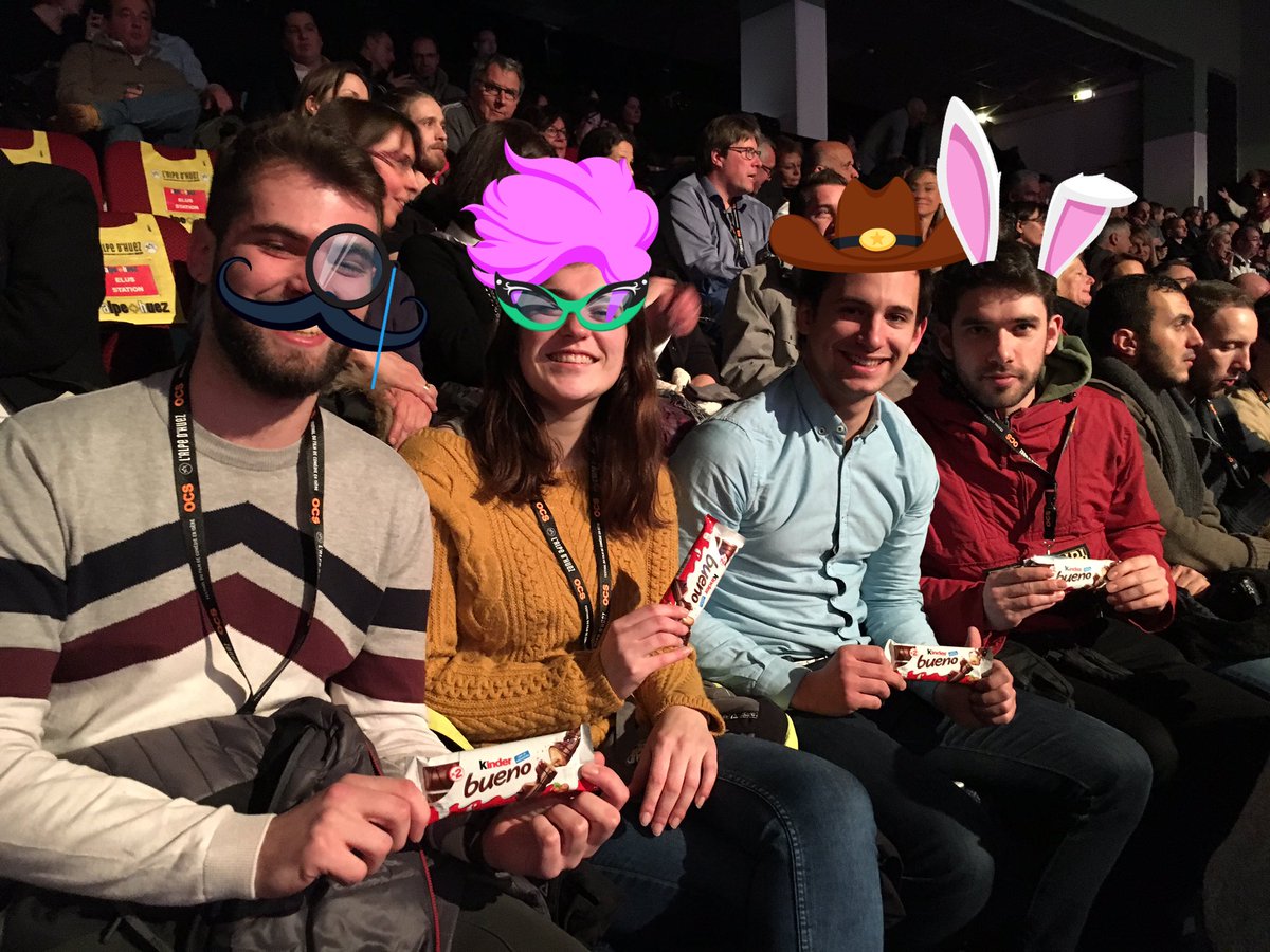 KinderBuenoFR's tweet photo. Nos gagnants fin prêts pour la projection de #RaideDingue 😂😂 #BuenoLiveFAH #FAH2017 https://t.co/xPgEBlfGSD
