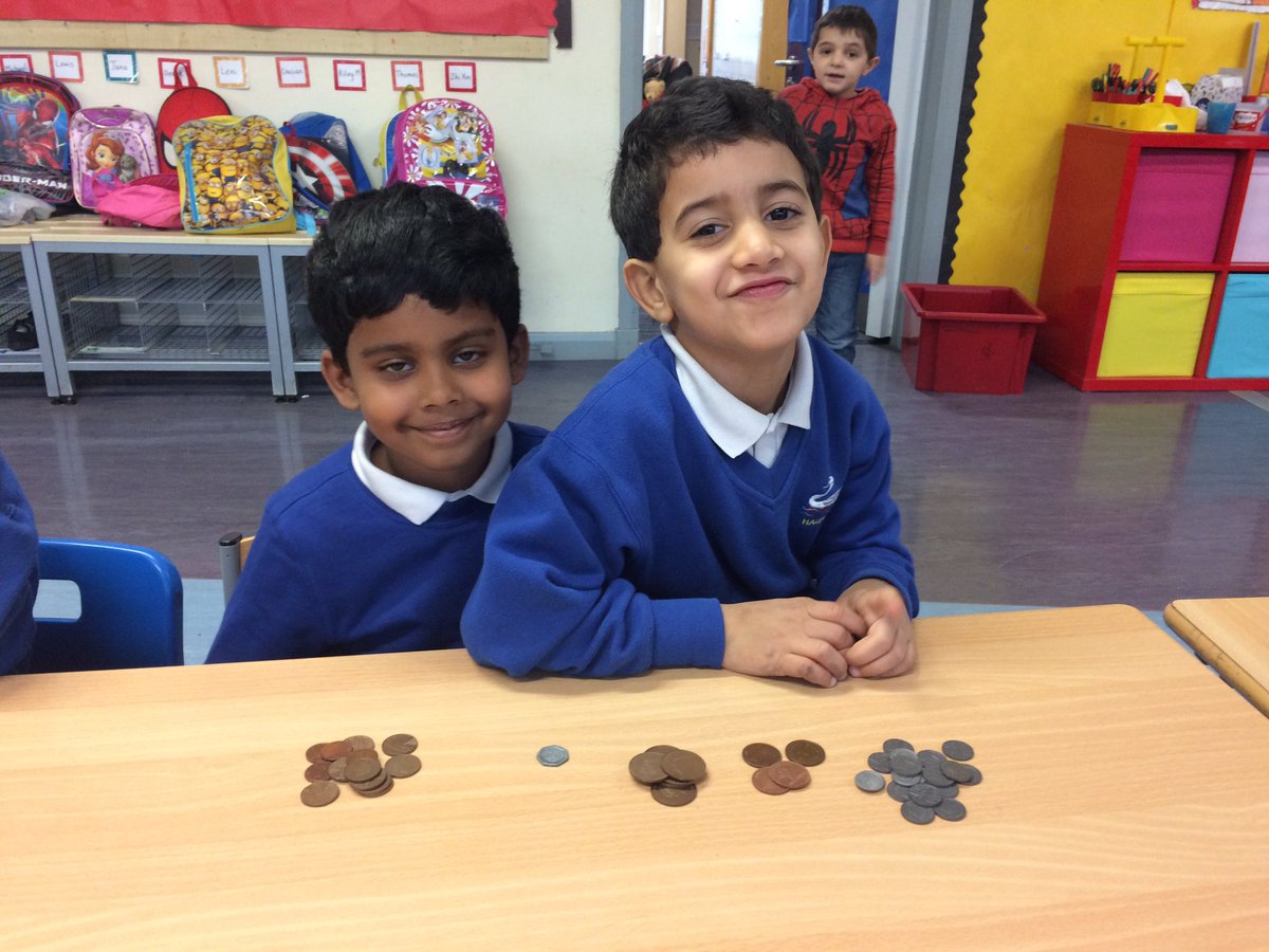 HaghillTeam's tweet photo. Primary 1 were learning about money today #sortingcoins #activemaths https://t.co/KNWWbCCrSn