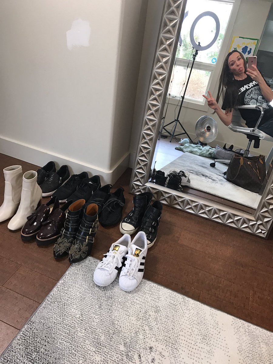 stylebykimxo's tweet photo. Video prep π€π»#officeday #ramonestee #lotsofkicks #kimxo https://t.co/TQUz0QIzjm