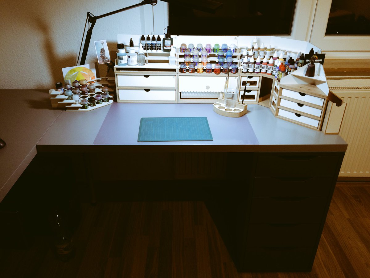 Telionn's tweet photo. New place. New opportunities. Love it. #miniaturepainting #hobbyzone #pkpro https://t.co/B4IFkR49SR