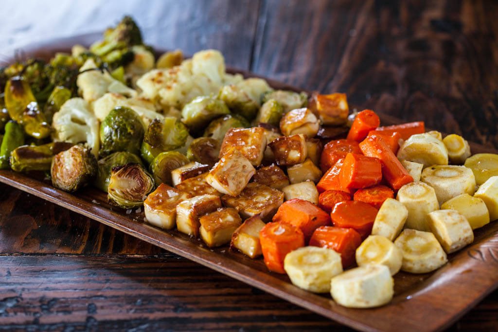 cookinsane's tweet image. How about a 3 o'clock snack? What do you think about this one: Roasted Vegetables and Tofu. Stay healthy! #cookinsane