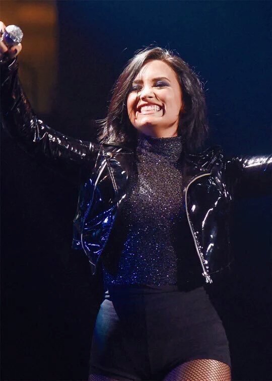 CU4THESUMMER's tweet photo. RT to vote #Lovatics #BestFanArmy #iHeartAwards DO IT LOVATICS https://t.co/Ah8mi86K37