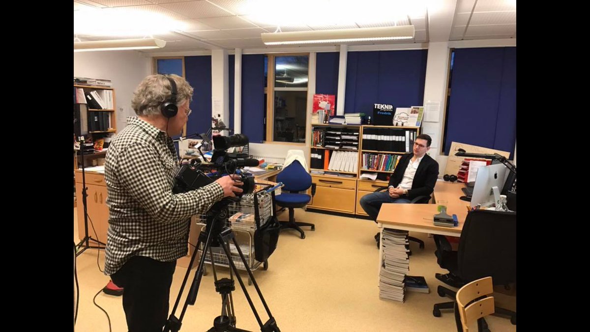 FredrikAhlzen's tweet photo. Intervjuad tillsammans med @fabelmakaren och elever för en reklamfilm till Hp #Hpskola #Hpsprout #knuthahn #teknikprogrammet #bästayrket https://t.co/zu9CmNgdtT