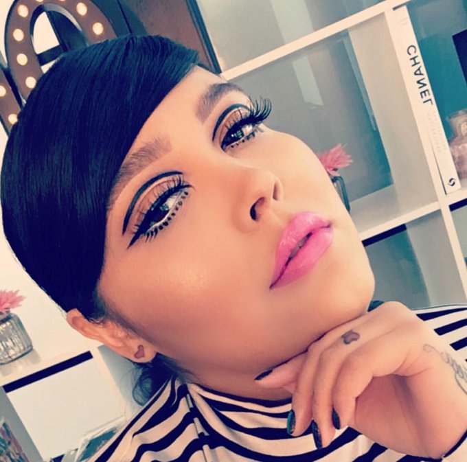 Yaaas @PriscillaOno rocking the new Dot Dot Dot eyeliner by @flirtcosmetics ? https://t.co/r6MHDwKsP