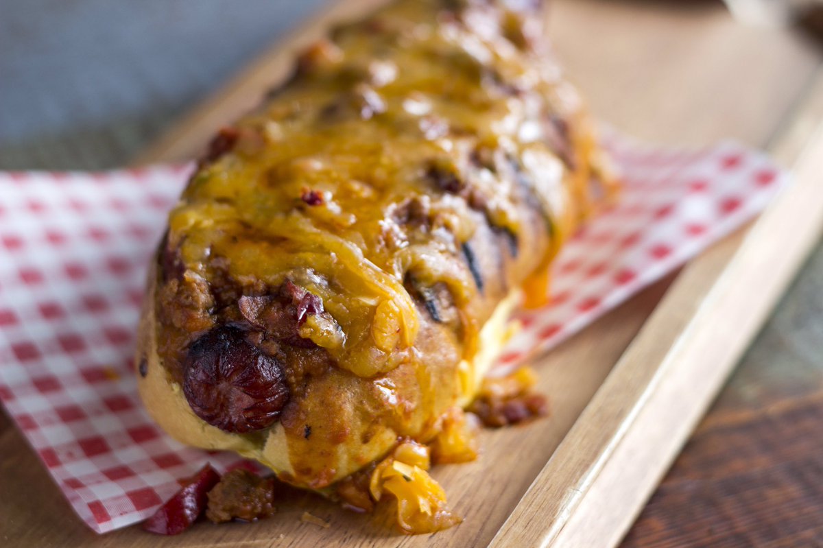 pattersonsbar's tweet photo. Bring the Big Dawgs out! 🌭🌭🌭 
#cheese #onions #chilli #beef #frankfurter #brioche the Dawgs b#ll*cks till late https://t.co/IDWI42As7A