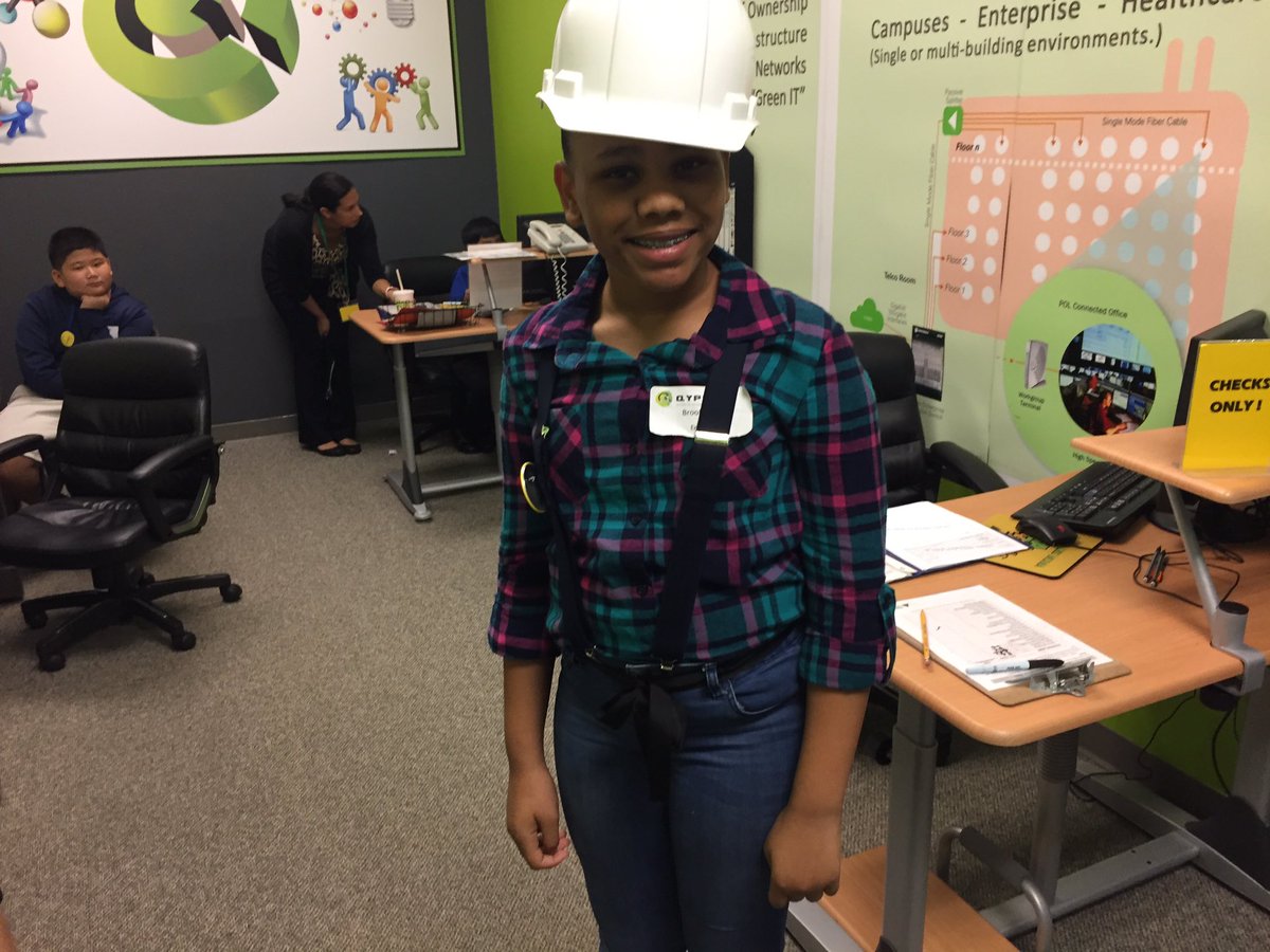 AaronIzzo's tweet photo. Working it at BizTown @TurnerBartelsK8 https://t.co/wXz5itPhiC