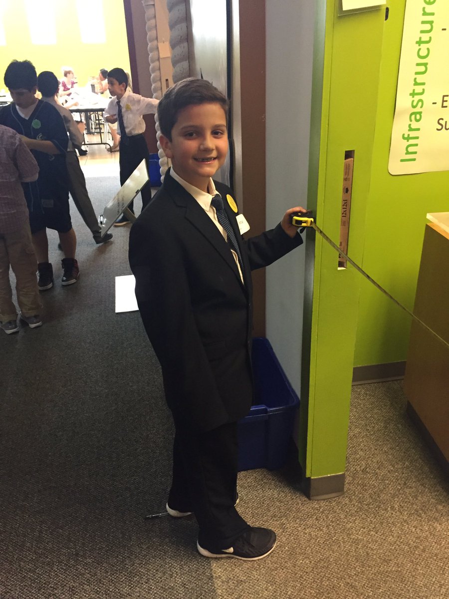 AaronIzzo's tweet photo. Working it at BizTown @TurnerBartelsK8 https://t.co/wXz5itPhiC