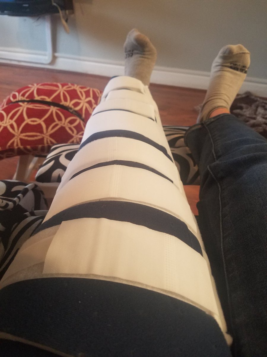lfuncox's tweet photo. Injured on my birthday #kneedamage #notagoodsnowboarder https://t.co/RocbVO904L