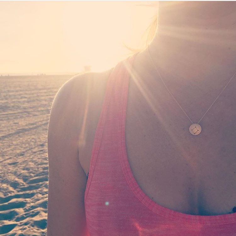 HWorksJewelry's tweet photo. This lady is a published author!!! ๐๐ผ๐๐ผ๐๐ผ https://t.co/7dqY8S78LW
#halfchance #libra #published #huntingtonbeach #ca #beachvibes #astrology https://t.co/XOJQdY4O0D