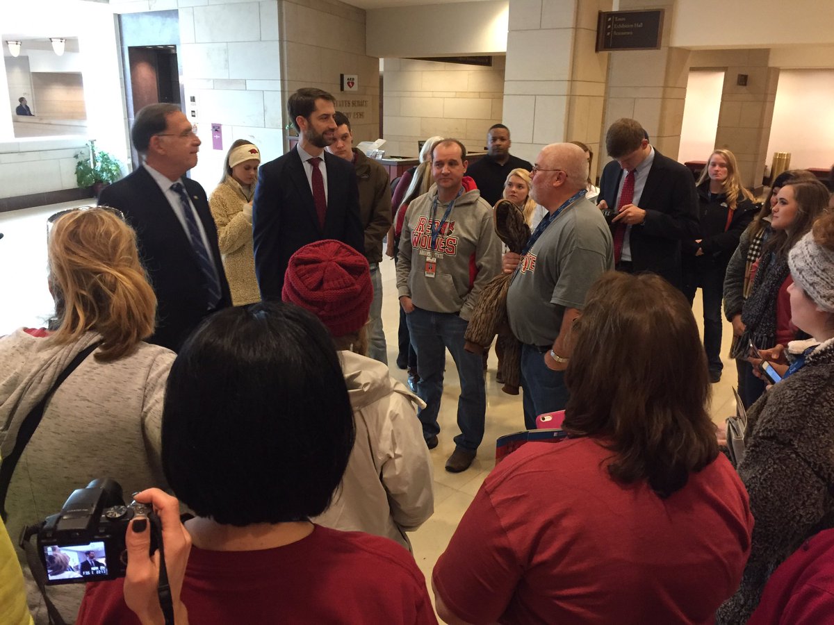 JohnBoozman's tweet photo. Pleased to welcome these Arkansas Gosnell High School students, staff &amp; parents to Washington to attend the inauguration @ghsNYDC https://t.co/VcyLsrGWWY