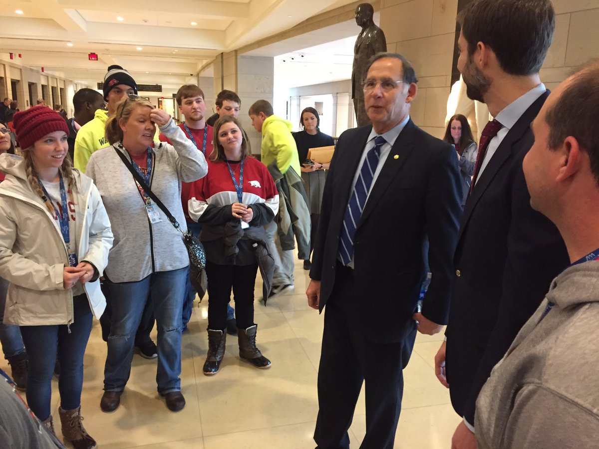 JohnBoozman's tweet photo. Pleased to welcome these Arkansas Gosnell High School students, staff &amp; parents to Washington to attend the inauguration @ghsNYDC https://t.co/VcyLsrGWWY