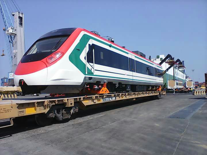 Cap_Pretoriano's tweet photo. Tren Toluca-Mexico llegando al puerto de Veracruz, transportado por WWL
#trentolucaméxico https://t.co/q8Y7uEdxBL