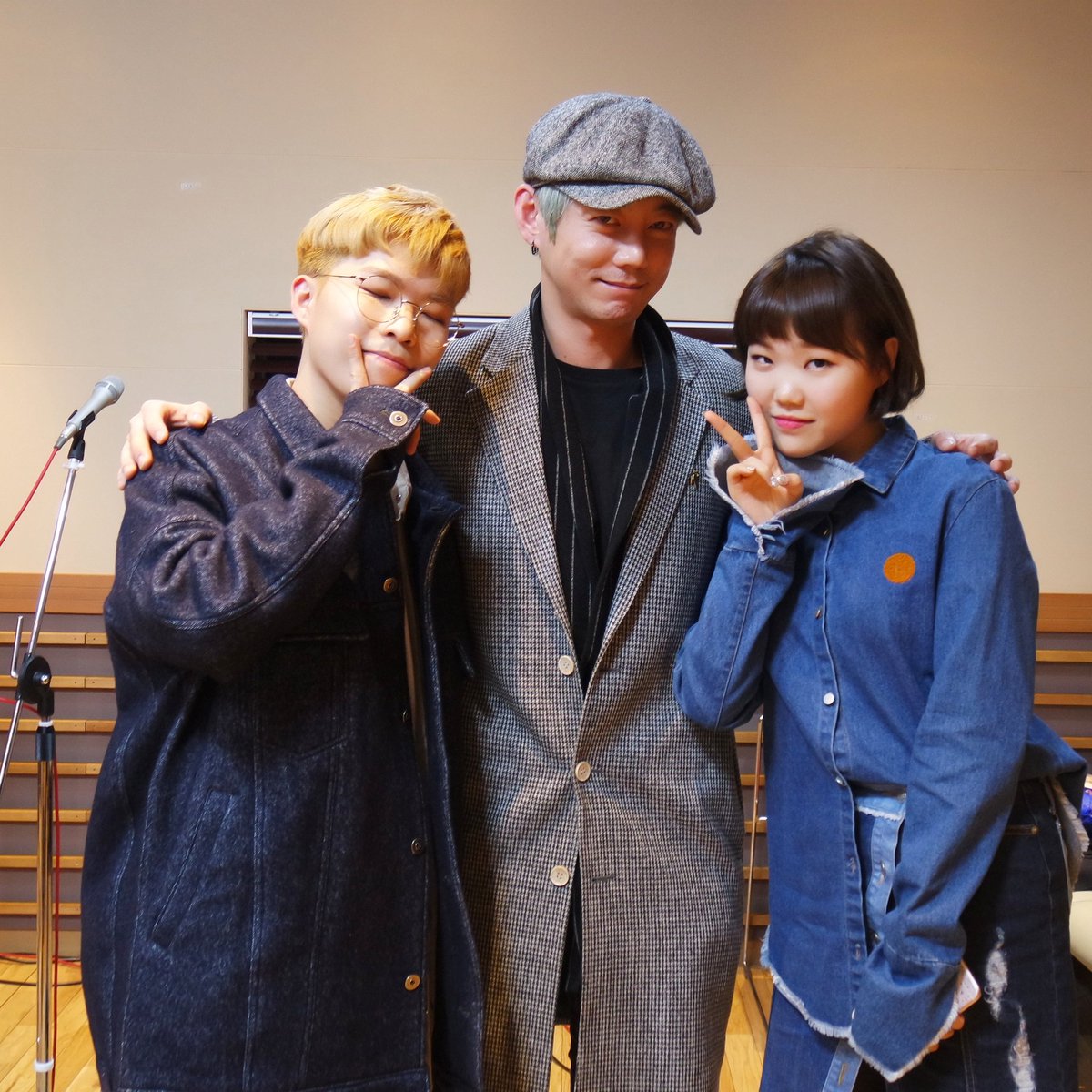 teidreamradio's tweet photo. #테이의꿈꾸는라디오 #꿈꾸라 
#친절한초대석 #악동뮤지션
#살벌한 #디스전 #컨트롤비트 틀뻔했지만~ 
알고보면 사이좋은 #오누이 ㅋㅋㅋ💚
다음에 수현씨의 자작곡 #베스트프렌쏭
기대해 봅니닷 🙆 https://t.co/uWqhkVr0br https://t.co/jvQ3svJBbP