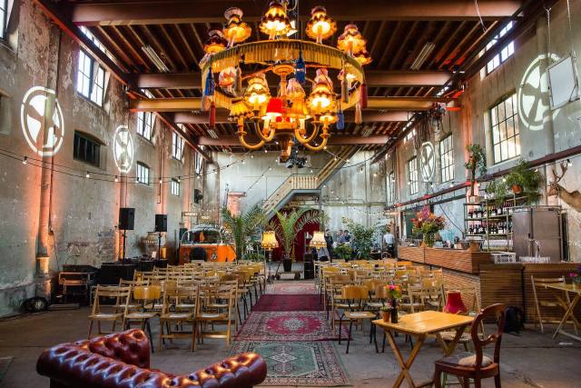 Styling tips &amp; tricks voor een industriële trouwlocatie! ow.ly/o58f3085kbk