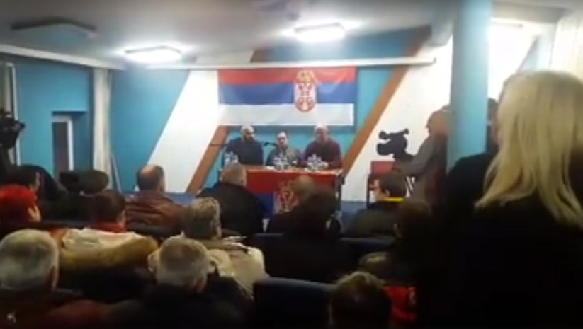 Pogledajte snimak incidenta na tribini SNS-a koji je Inicijativa mladih objavila na svojoj facebook strani

insajder.net/sr/sajt/vazno/…