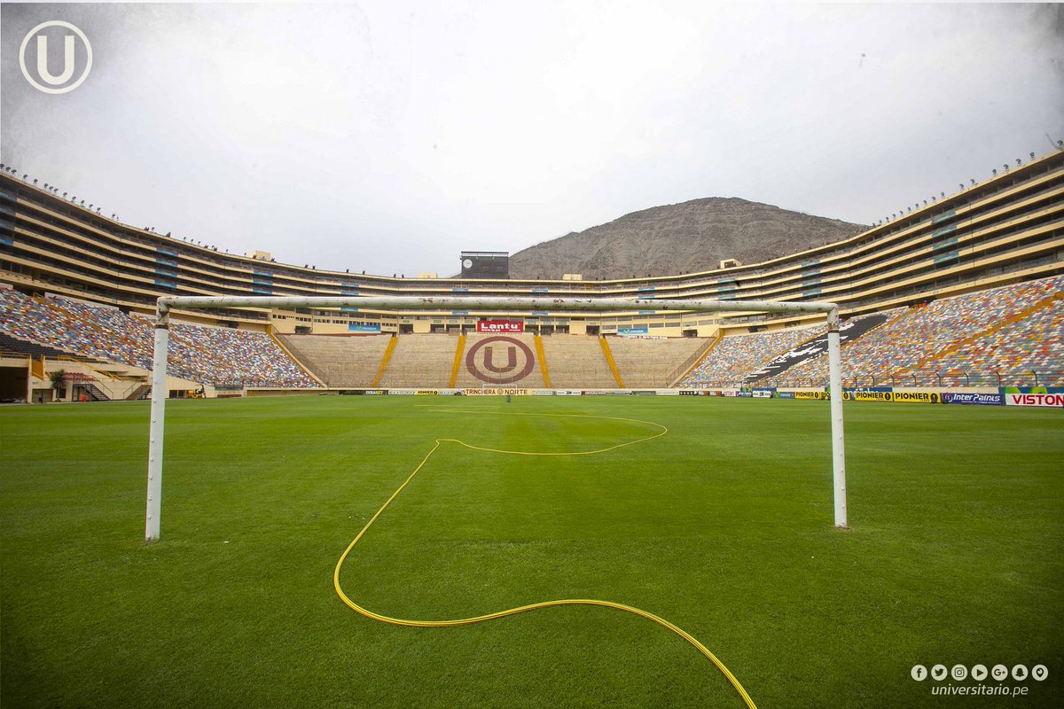 Universitario's tweet image. A falta de cuatro días para la #NocheCrema2017, así se encuentra nuestro estadio Monumental: limpio, cuidado y con un campo perfecto. 🏟👏