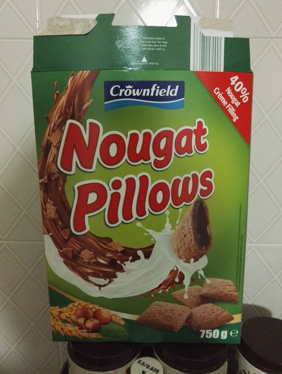 NaughtyBird_'s tweet photo. Finalmente Lidl nella mia città e quindi... #pillows #crownfield ti voglio bene! https://t.co/MAZcAdH04e