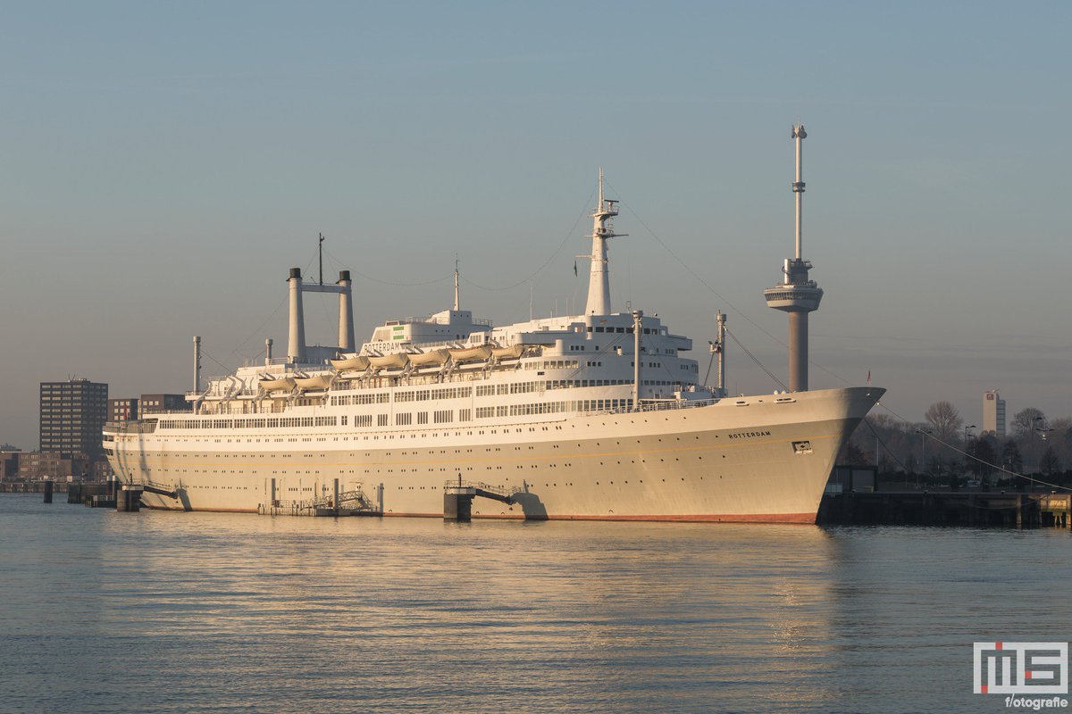Een gouden #zonsondergang vanavond <a href="/de_rotterdam/">Erasmo De Rotterdam</a> <a href="/Kunjijdekaapaan/">Katendrecht 010</a> <a href="/MarikaMarku/">Marika Marku</a> <a href="/FonsMaasTW/">Fons Maas</a> <a href="/EdAldus/">Ed Aldus</a> #photo #photography #fineart #luxury
