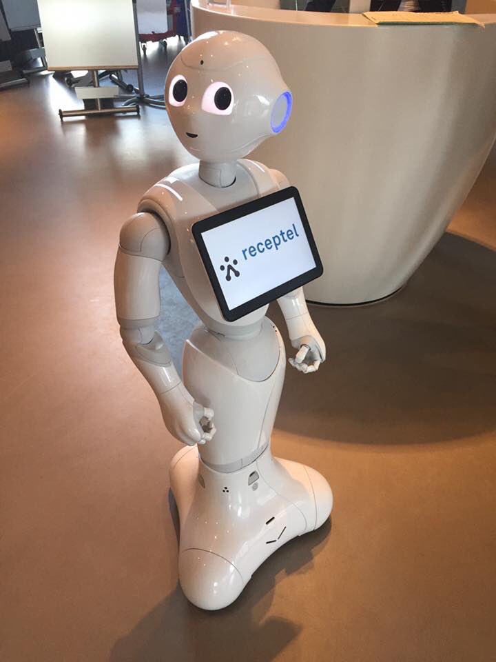 Vanaf vandaag is #Pepper onze nieuwste receptionst(e) op het HK <a href="/USGPeople/">USG People</a>. Eerst inwerken, dan naar klanten van <a href="/ReceptelNL/">ReceptelNL</a>.