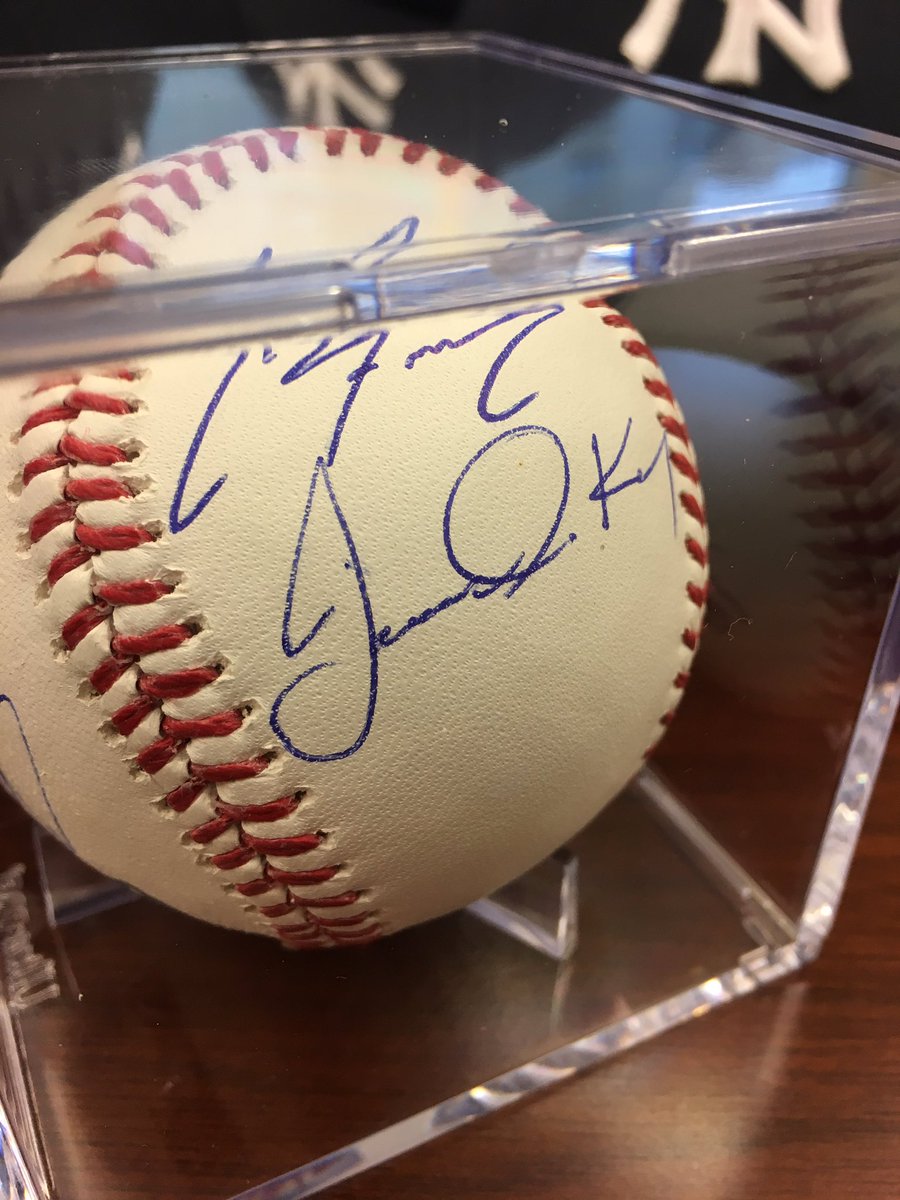 Yankees's tweet image. 1 lucky fan will win a baseball signed by the players participating in our #NYYWinterWarmup. RT for a chance to win! atmlb.com/2bNiVdx