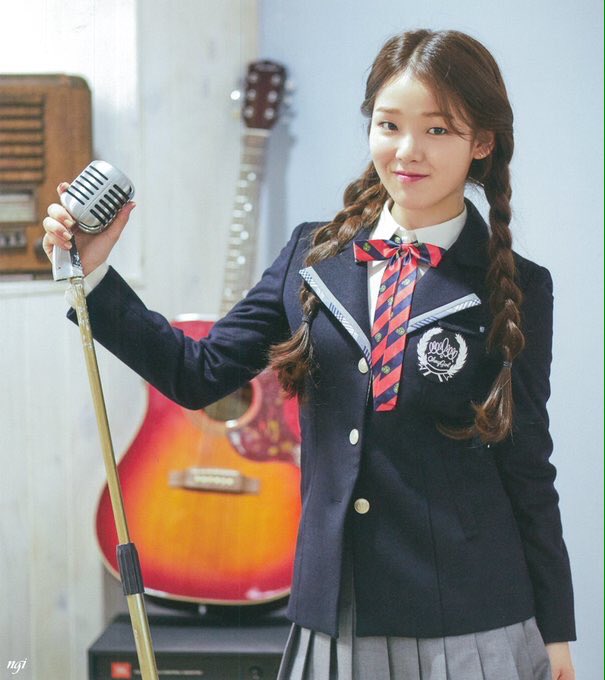 SixteenBr's tweet photo. [SCAN] SIXTEEN MinHee - Season Greeting 2017 https://t.co/Yh1jWIBq7D