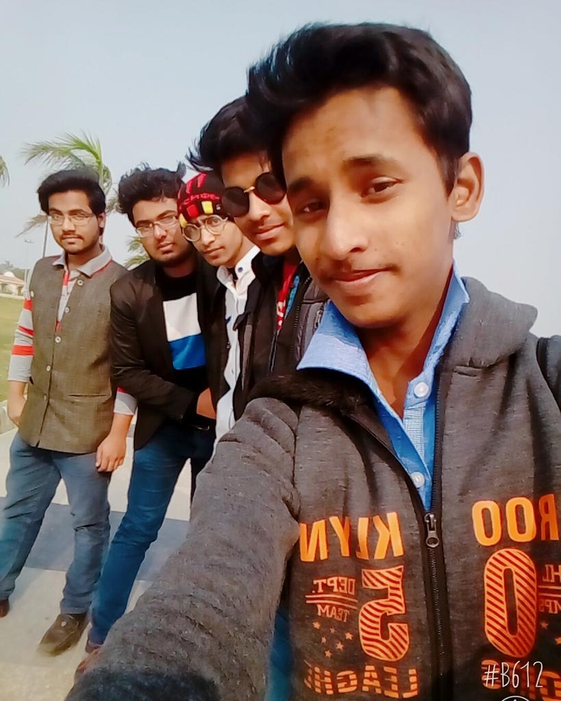 Mubashshir__K's tweet photo. #Masti Wid #Frienz..
Brother'S For #Life..
Full Enjoy.. 😘😘
@KapilSharmaK9
@PrernaBisht11
@snalih2
@VanduloveKappu
@kapilkajabrafan https://t.co/O86SFLGwCg