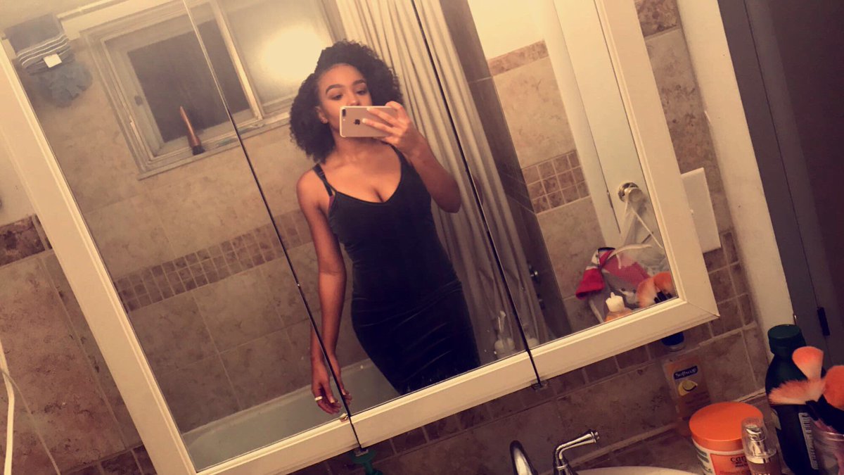 Lyyynnie tweet picture