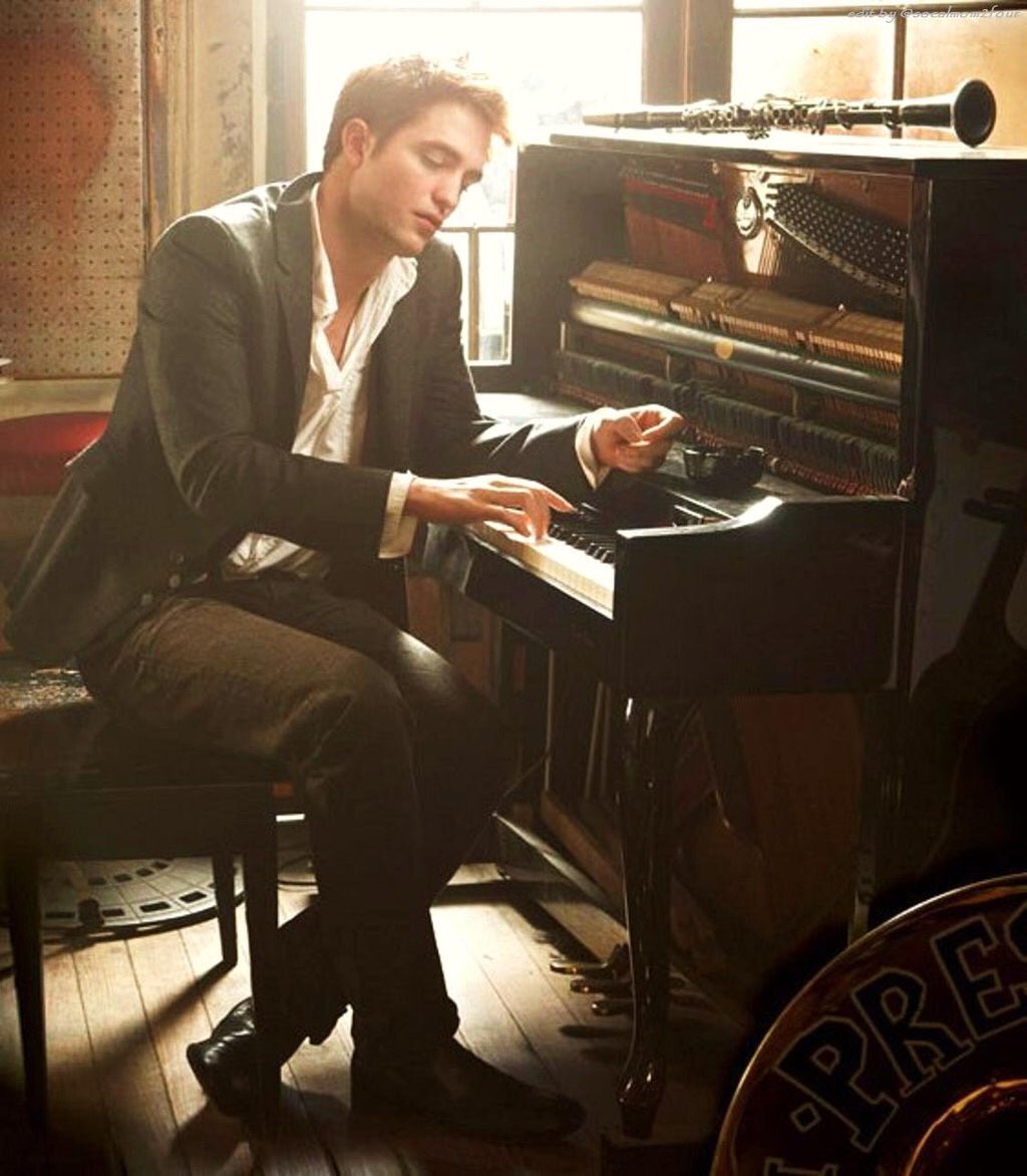 socalmom2four's tweet photo. "I wanted to play piano in restaurants in the south of France."~Robert Pattinson
#musicRob https://t.co/StNUGVbJso