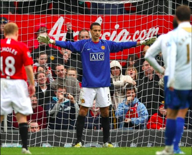 FootballFunnys's tweet photo. Goalkeepers better than Claudio Bravo:

- Rio Ferdinand ✅
- Harry Kane ✅
- John Terry ✅
- John O'Shea ✅ https://t.co/EZ58k85vHj