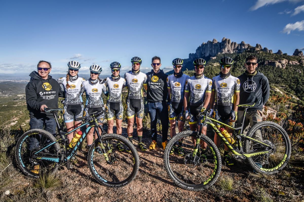 Todo sobre el nuevo equipo Buff Scott MTB Team, con presencia en las mejores carreras de bike-maraton del planeta: esmtb.com/2017/01/17/buf…