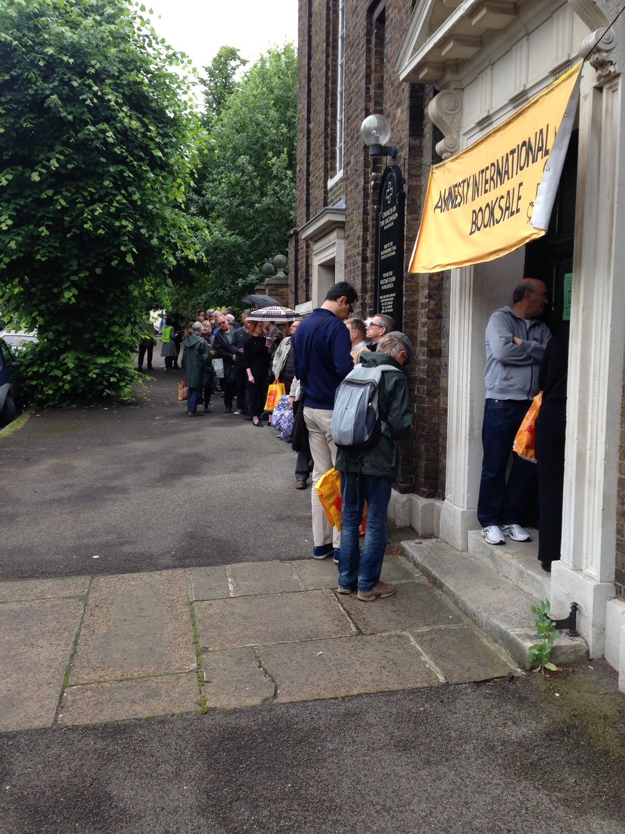 AmnestyBG's tweet image. We can announce that the #AmnestyBookSale dates for 2017 will be Saturdays 17 June and 18 November at @AscensionTwurch #GreenwichHour
