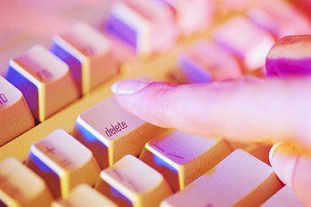 عندما لا تستطيع أن تقترب ولا تستطيع أن تبتعد ولا تستطيع أن تنسى ولا تستطيع أن تتجاوز فأهلاً بك بالمنتصف المميت الذي لاحول لك فيه ولاقوة
.
.