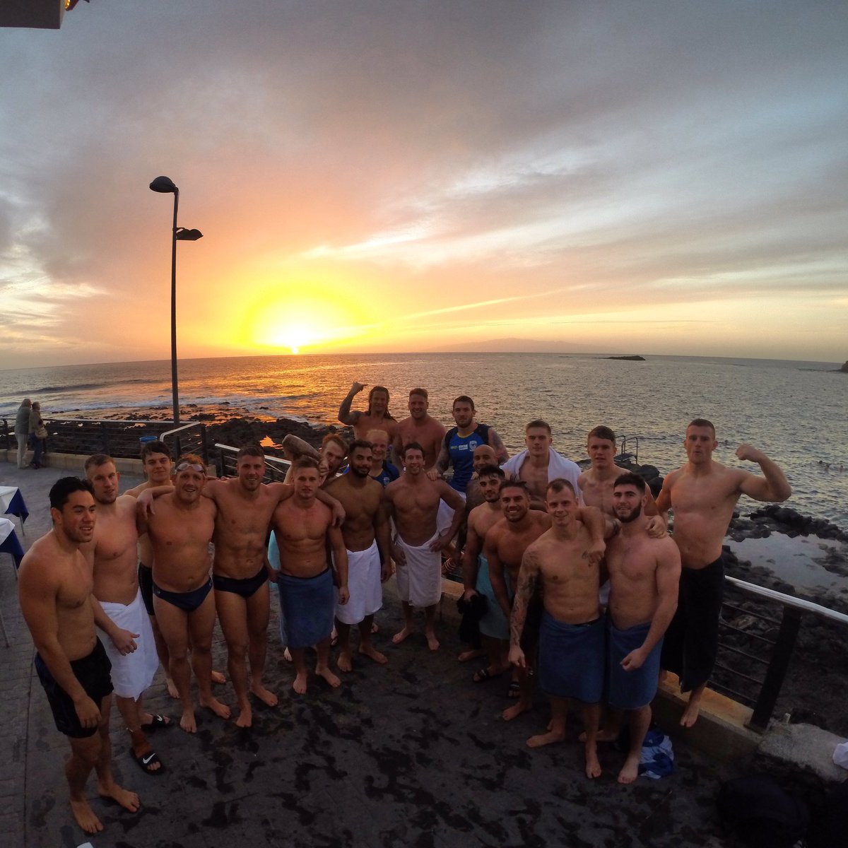 Great shot of the sunset at the end of a big day's training!! Nice to have a dip in the ocean again 👌🏼 <a href="/wolvesrl/">#uptheVikings</a>  #hardwired #TopTopLads