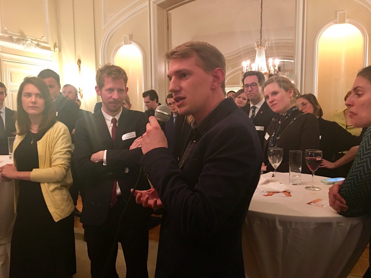 NLinBE's tweet photo. Ambassadeur van den Heuvel: een werkelijke uitwisseling- geen 'fake news'! #YIP. Veel dank aan jullie allen! https://t.co/K1ARTztSjV