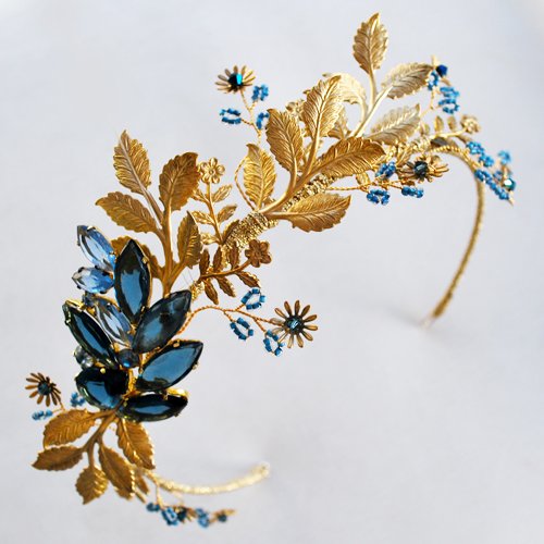 Gorgeous #goldcrown with a hint of #somethingblue for the modern bride from <a href="/nancyandflo/">Nancy and Flo</a>