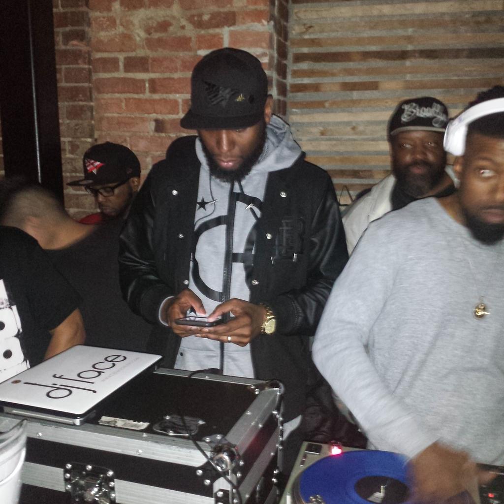 malikapedia's tweet photo. Shouts 2 @9thwonder &amp; @KadeemHardison 4 the night of 1/15. #HIPHOP #THEMUSICIANLIFE https://t.co/Qzk5ERHGWU