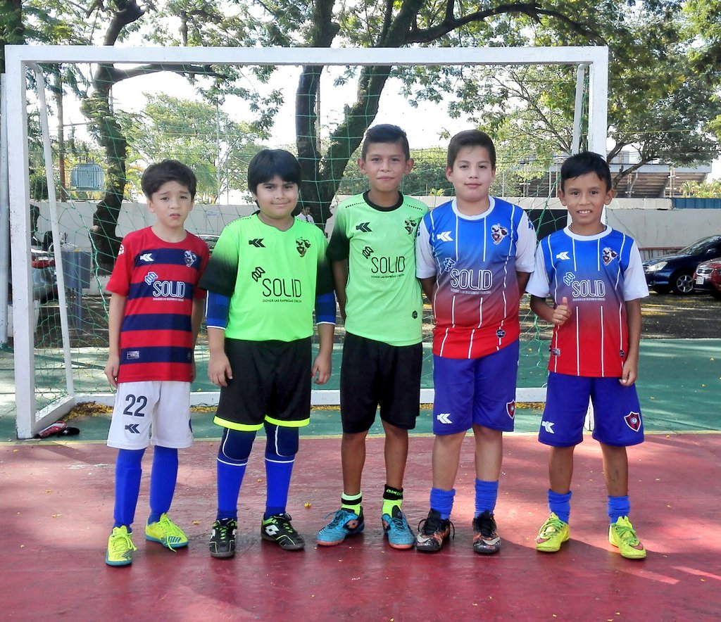 CerroFutsalFIFA's tweet photo. ¡Iniciaron las prácticas!
Esta tarde volvieron la sub 5, 7, 9 y 11. 
Siguen abiertas las inscripciones 📝 #UnaPasiónQueCrece 👨👧⚽ https://t.co/HlZJio7ulS